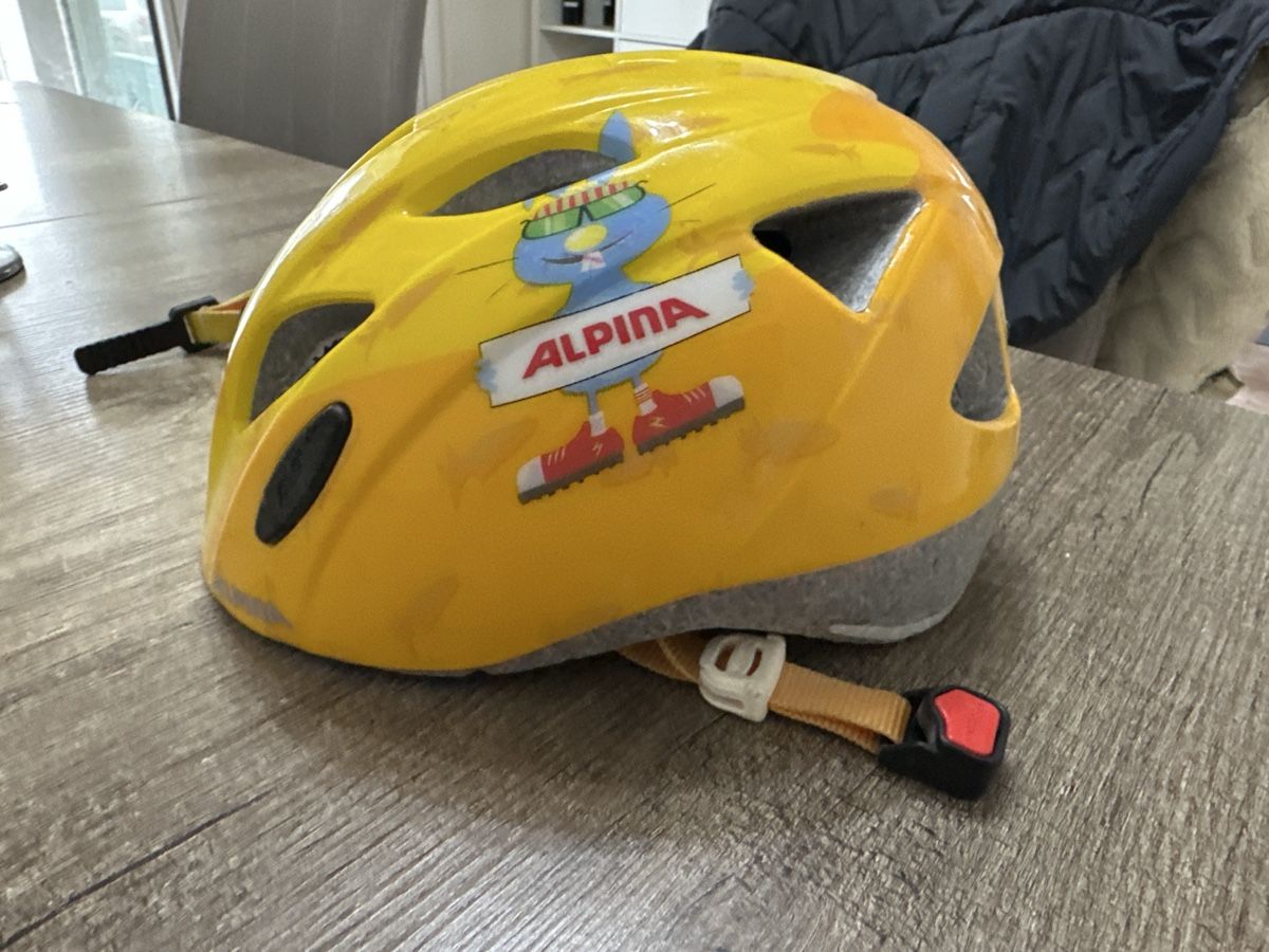 Caschi: Kinder velohelm  – Usato da Flumenthal venduto da Manuel18111 1