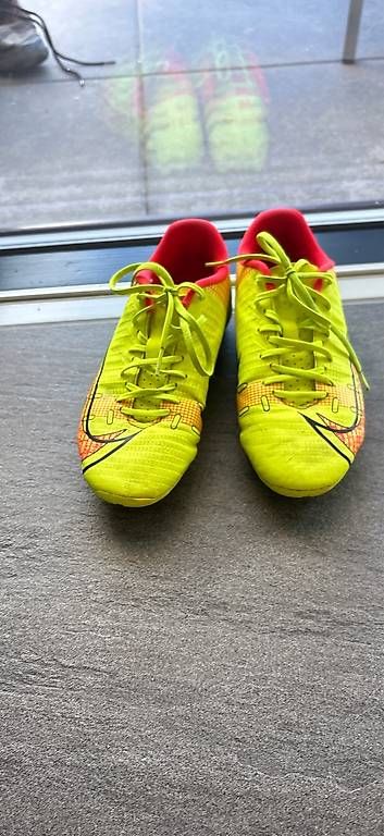 Nike Scarpe da uomo: Fussballschuhe Nike Grösse 36 – Usato da Bellach venduto da Fschoenbaechler
