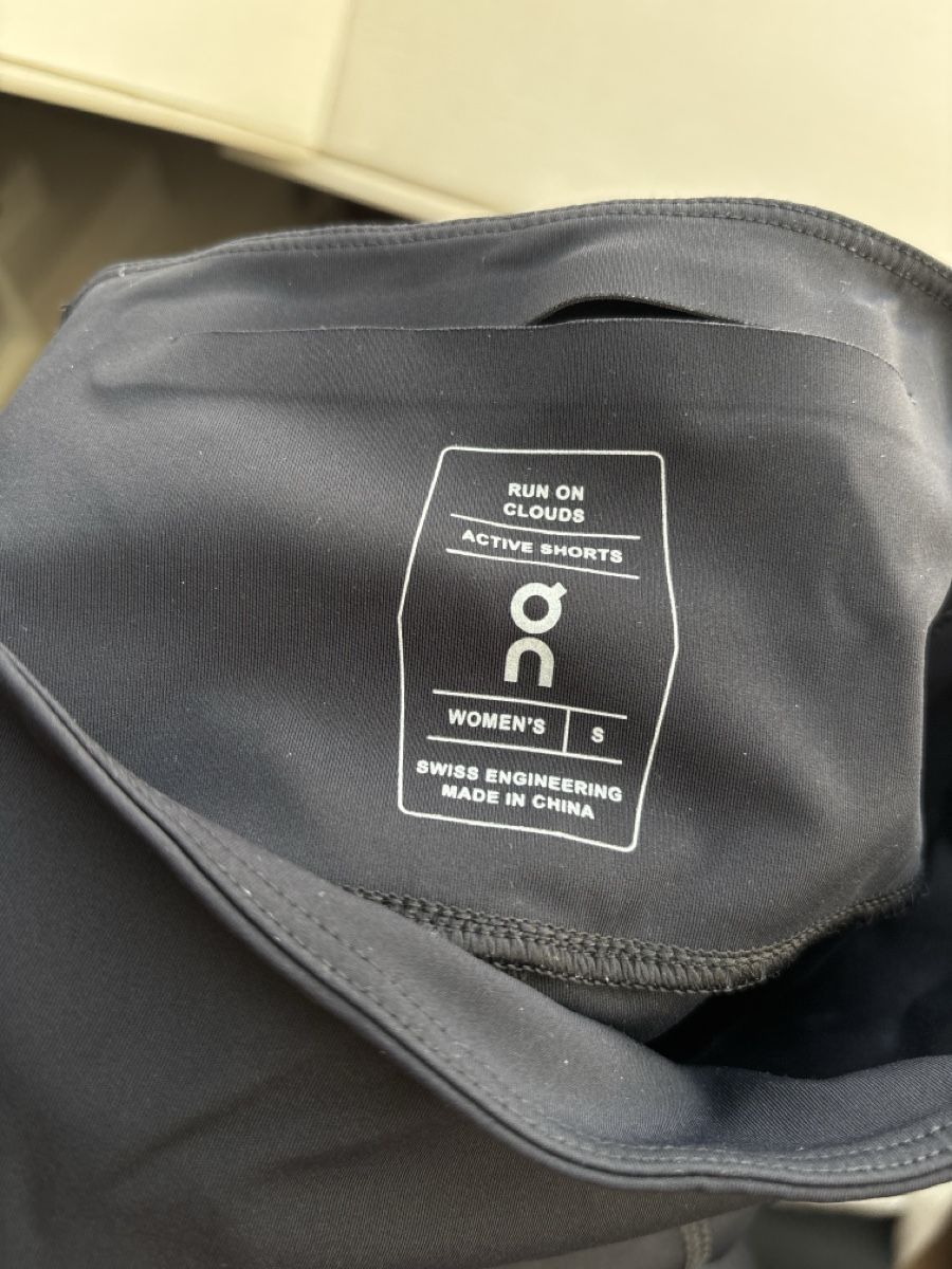Leggings: On running - active shorts  – Usato da Zürich venduto da Hanna-Hadorn 1