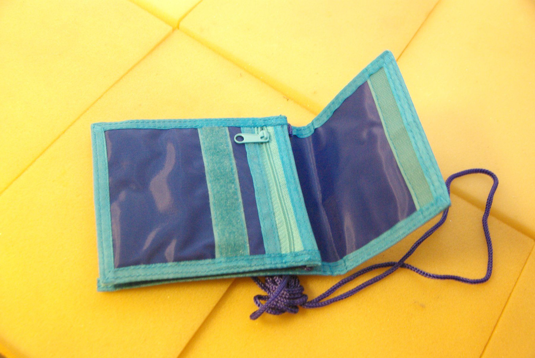 Altro per bambini: Kinder Portemonnaie mit Halsschnur, blau – Nuovo (secondo la descrizione) da Herisau venduto da Cevianer1844 2