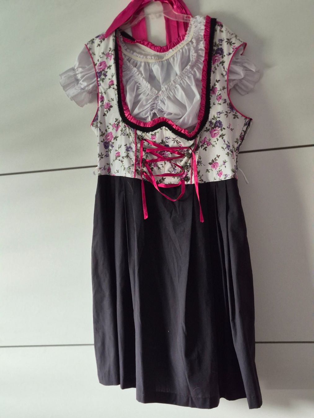 Costumi: Dirndl Grösse 52 – Usato da Emmenbrücke venduto da Bruhae 1
