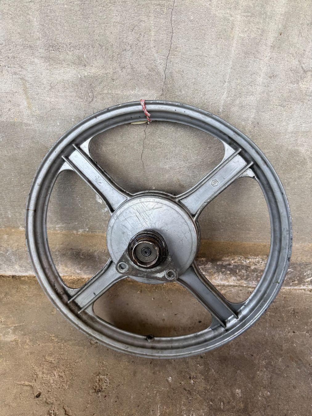 Piaggio Parti ricambio per ciclomotori: Piaggio Variomatik Mofa Hinterrad 1:15 – Difettoso da Fahrni b. Thun venduto da berger_tuning34 4
