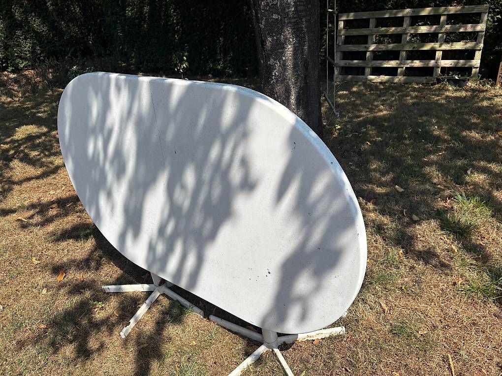Tables: Schaffner Polyester-Metall Gartentisch  – D'occasion à Löhningen par thorstenm