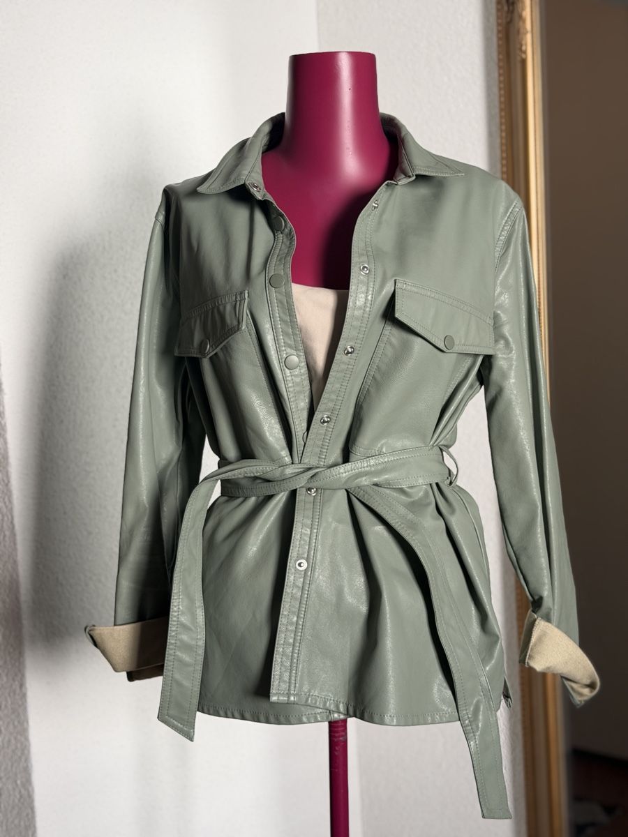 Stradivarius Giacche: Trendige Kunstleder Jacke – Nuovo (secondo la descrizione) da Niederuzwil venduto da Lisascloset