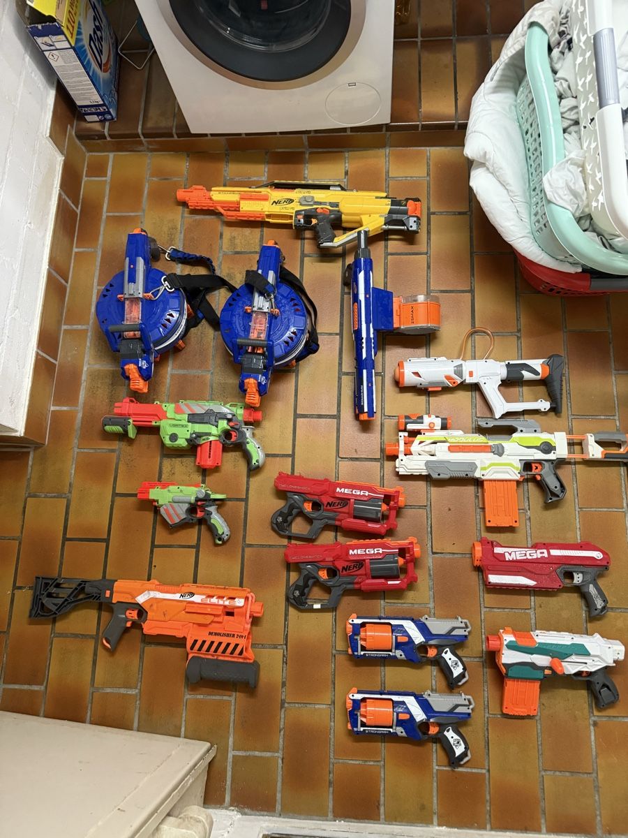 Nerf Giocattoli: RIESIGE Nerf-Sammlung, 30+ Blaster +1000+ Darts – Usato da St. Gallen venduto da tvndy
