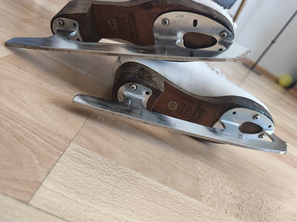 Pattini da ghiaccio: Schlittschuh Grösse 35  – Usato da Basel venduto da lara.isler 1