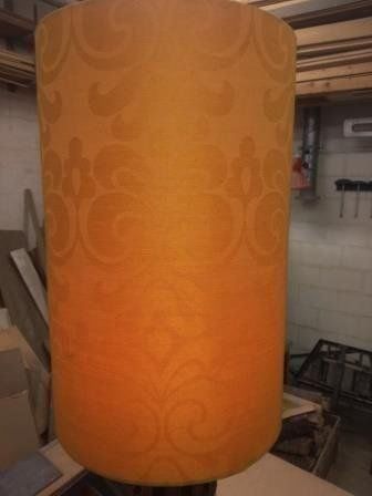 Lampade: Upcycling Ständerlampe aus Wagennabe – Usato da Sursee venduto da Ursus_LU 1
