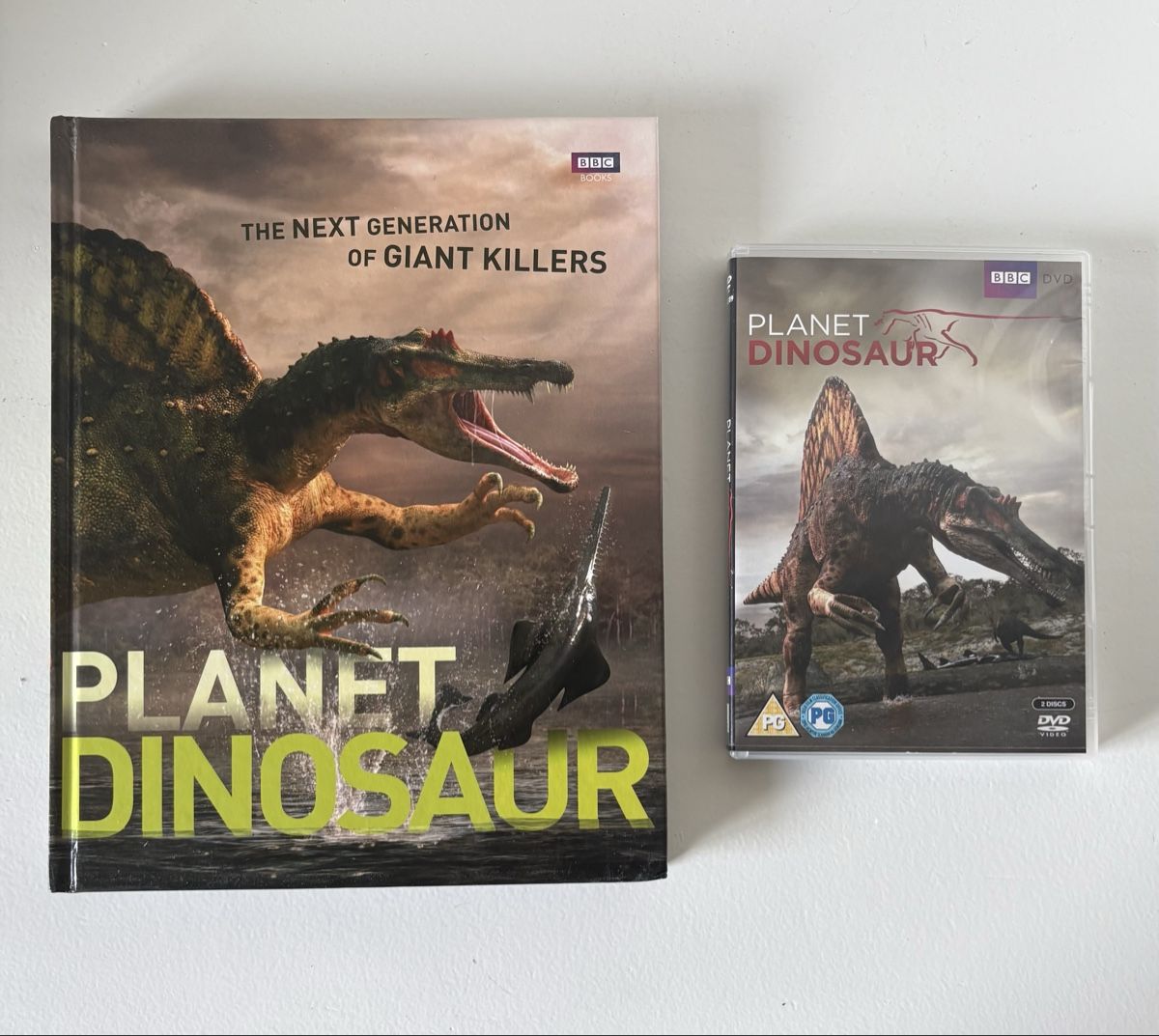 Tutti i DVDs: Planet dinosaur book and dvd set – Nuovo (secondo la descrizione) da Genève venduto da ton_h779