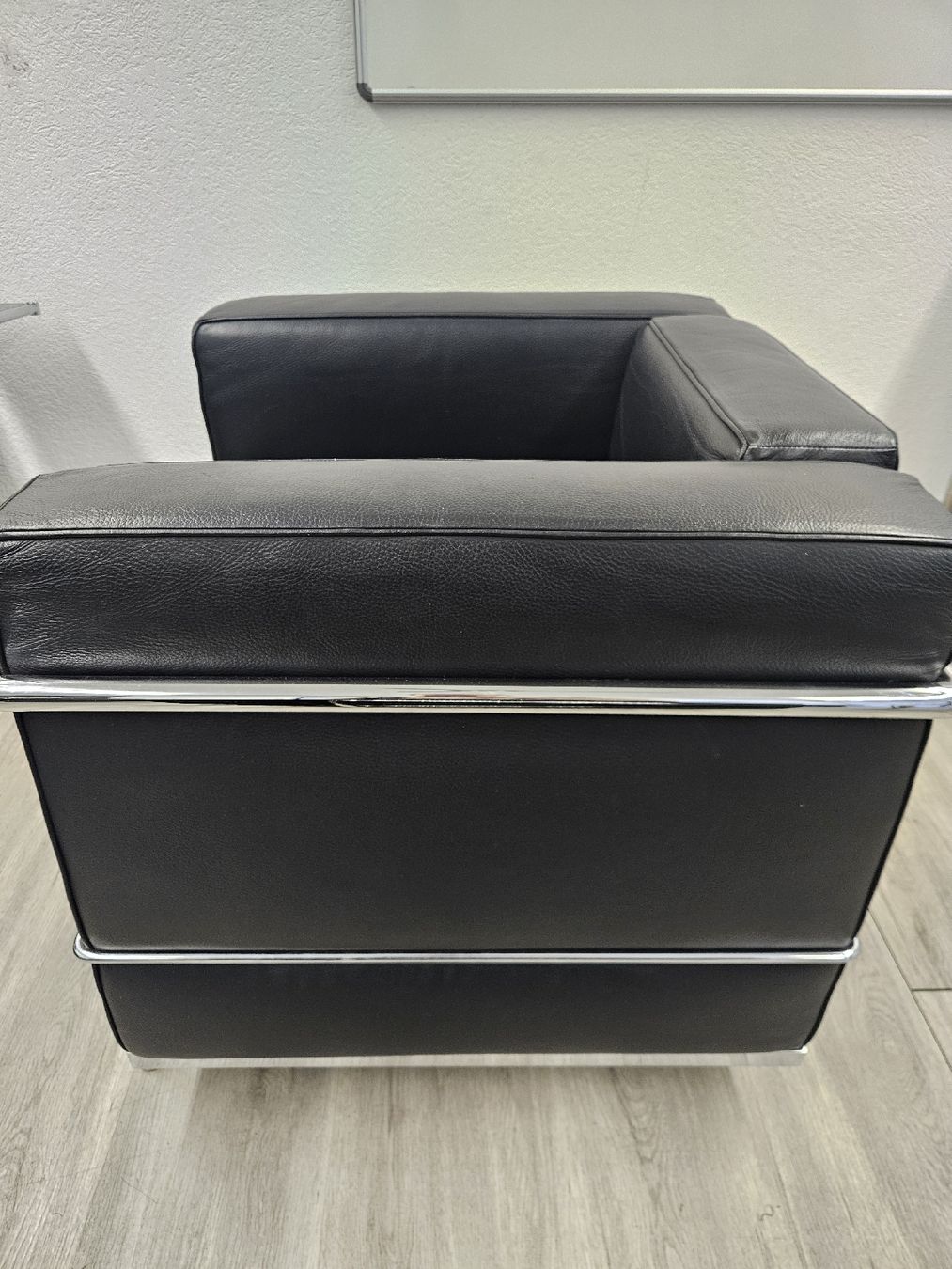 Le Corbusier Poltrone: Klassischer Le Corbusier Sessel LC2 - Replika – Usato da Zug venduto da kashtos 1