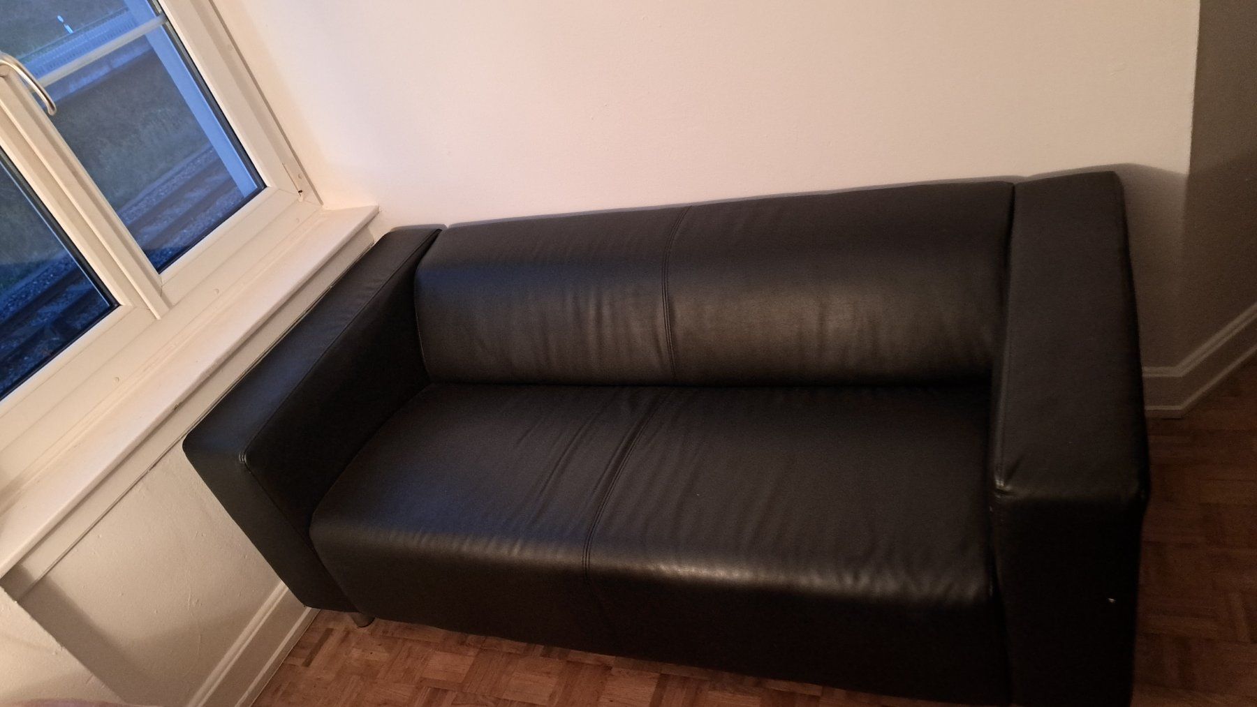 Divani: Gemütliches Schwarzes Kunstleder Sofa – Usato da Wetzikon ZH venduto da Baron_Munchhausen 1