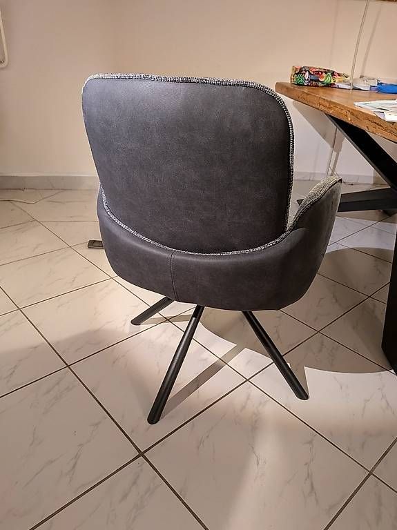 Stühle: Drehstuhl grau (Preis /Stück) – Neu (gemäss Beschreibung) aus Zuchwil von Miss-Sunshine 2