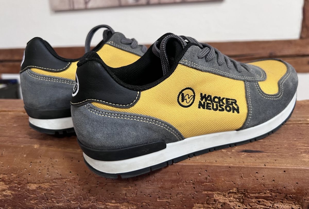 Scarpe da uomo: Wacker Neuson Sneaker Grösse 41 Neuwertig – Usato da Pfäffikon ZH venduto da Sandra07000