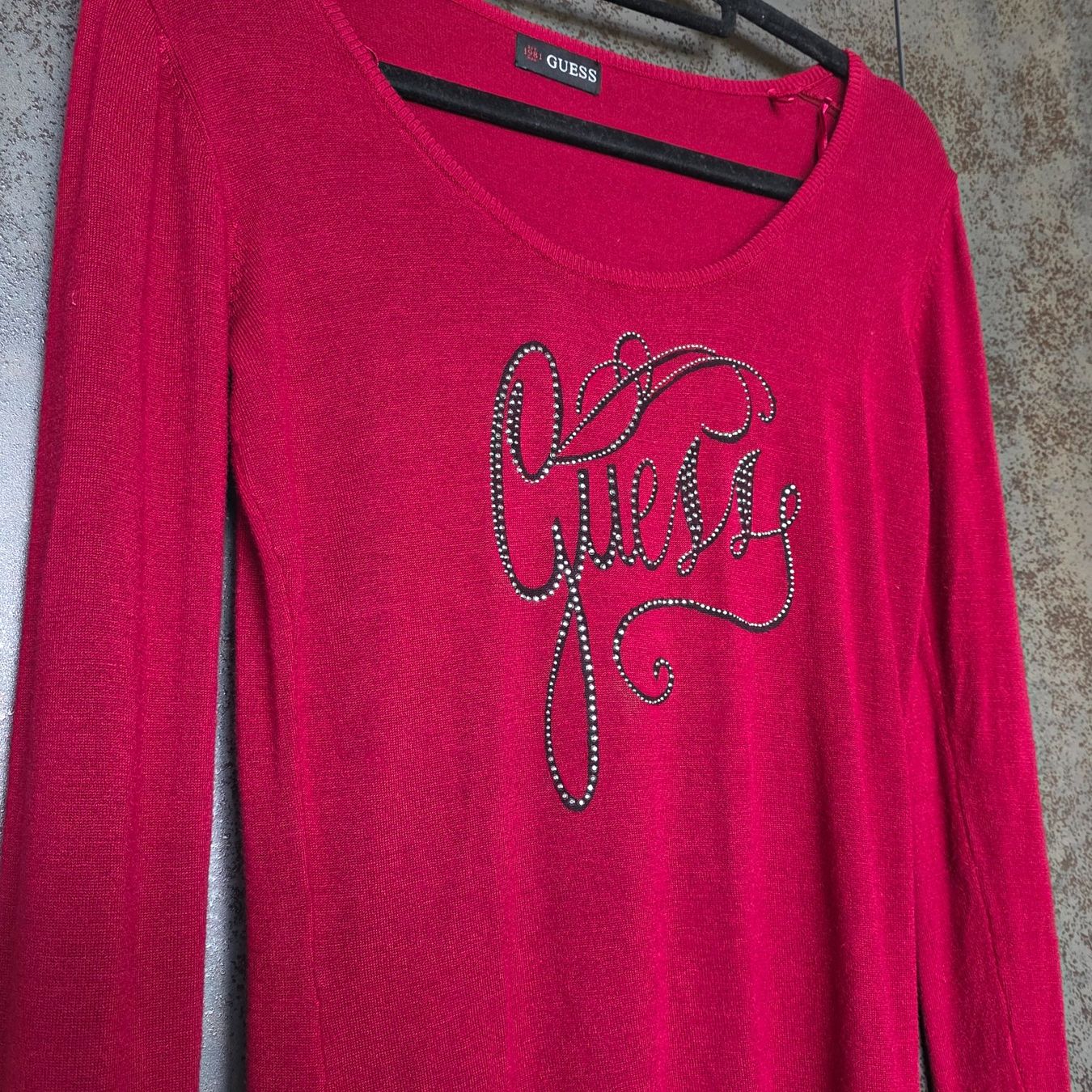 Guess Maglioni & Felpe: 🐸 GUESS LOGO PULLOVER M RAYON MIT STRASS ROT – Nuovo (secondo la descrizione) da Môtier (Vully) venduto da Frogs 1