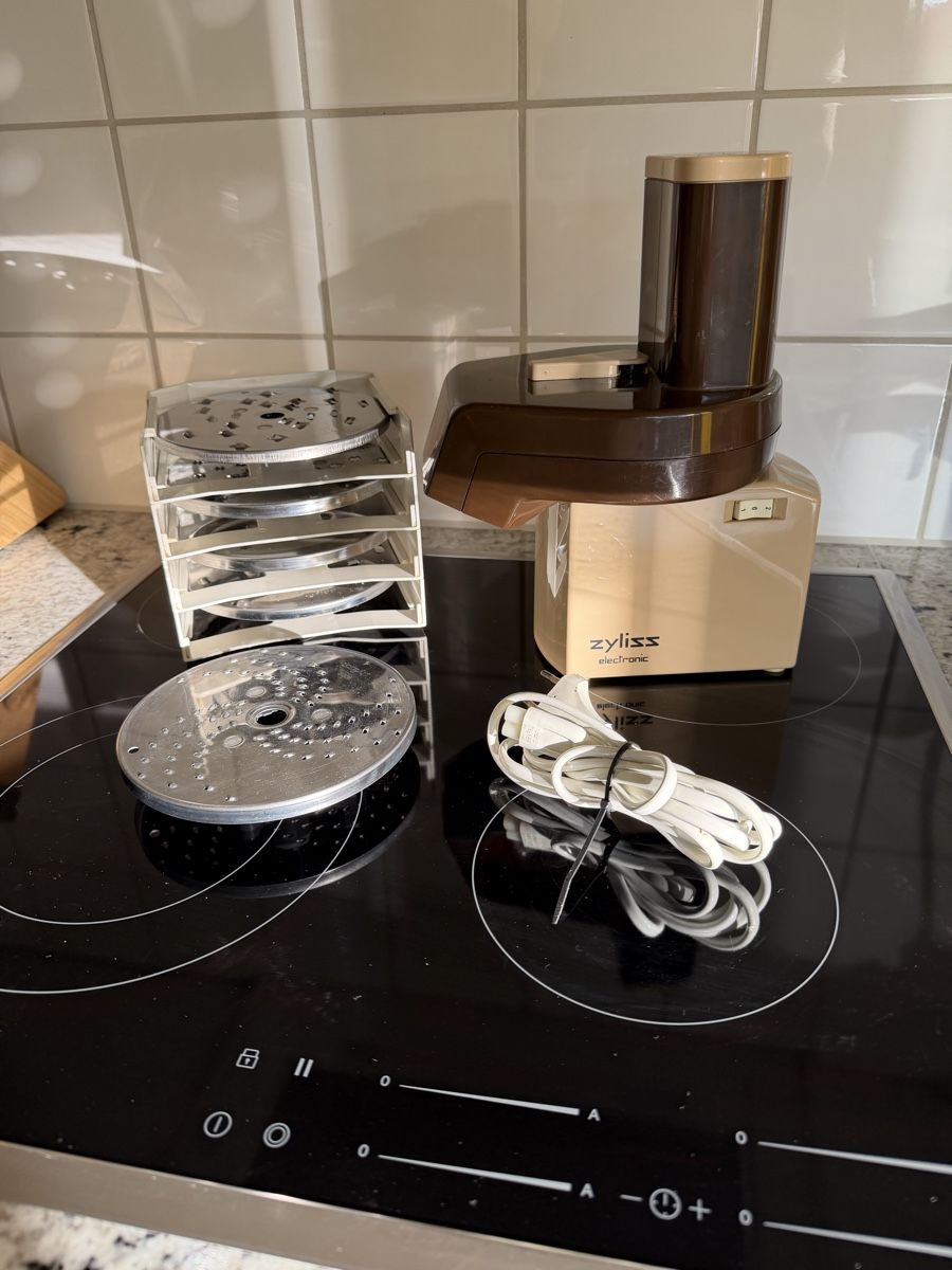 Zyliss Elettrodomestici da cucina: Zyliss Elektro-Raffel mit Einsätzen, top – Usato da Zürich venduto da sne.swiss 2