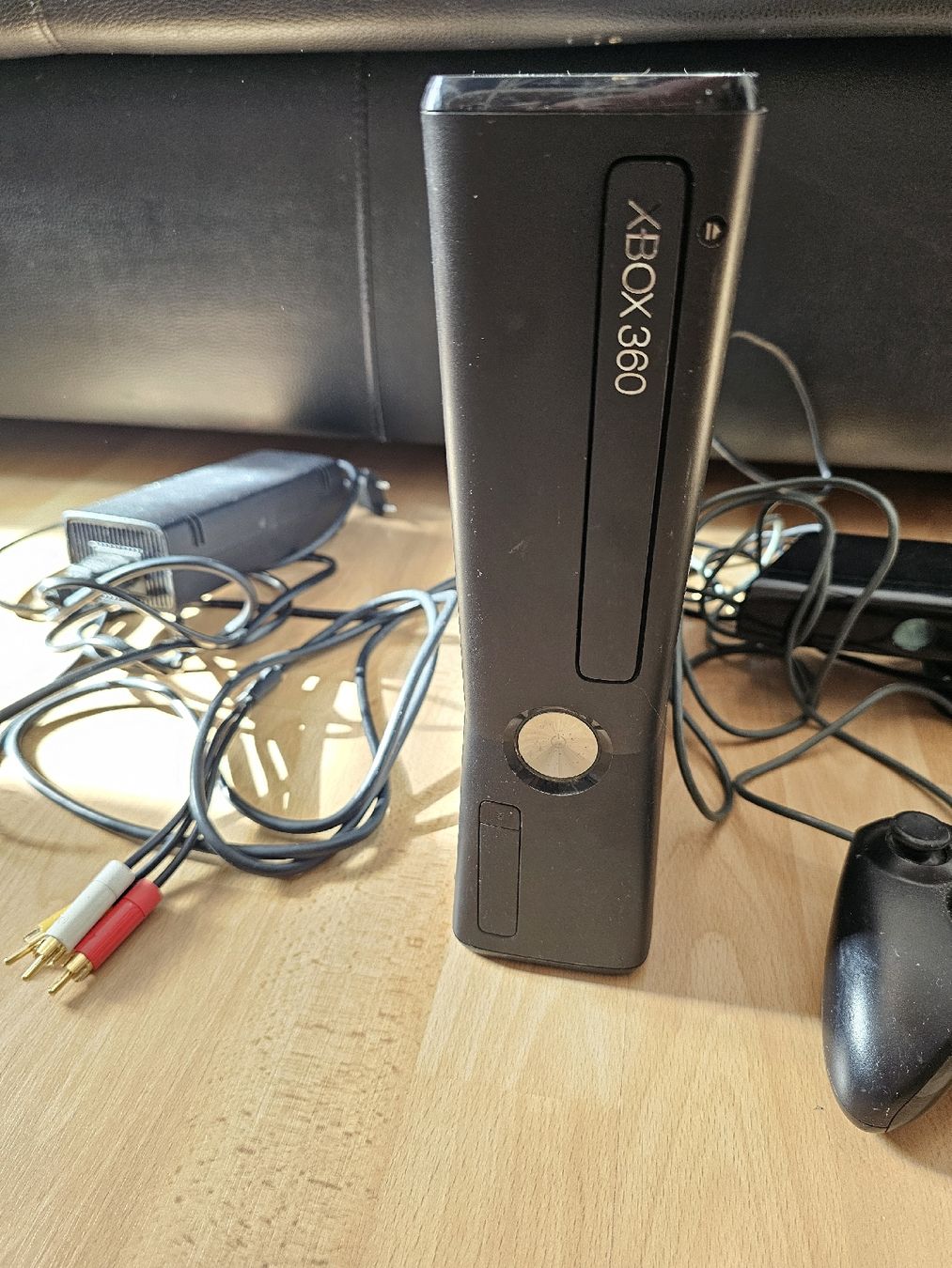 Microsoft Console: Xbox 360 S mit Kinect Kamera – Usato da Seuzach venduto da hwulf 1