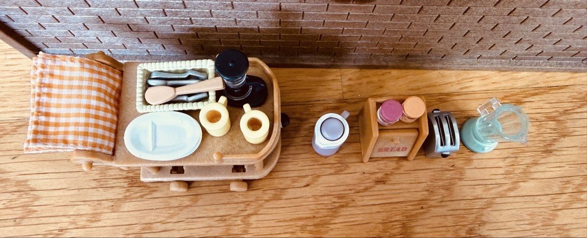 Sylvanian families Giocattoli: Ensemble chariot petit déjeuner et accessoires – Usato da Grand-Lancy venduto da Roteli76 1