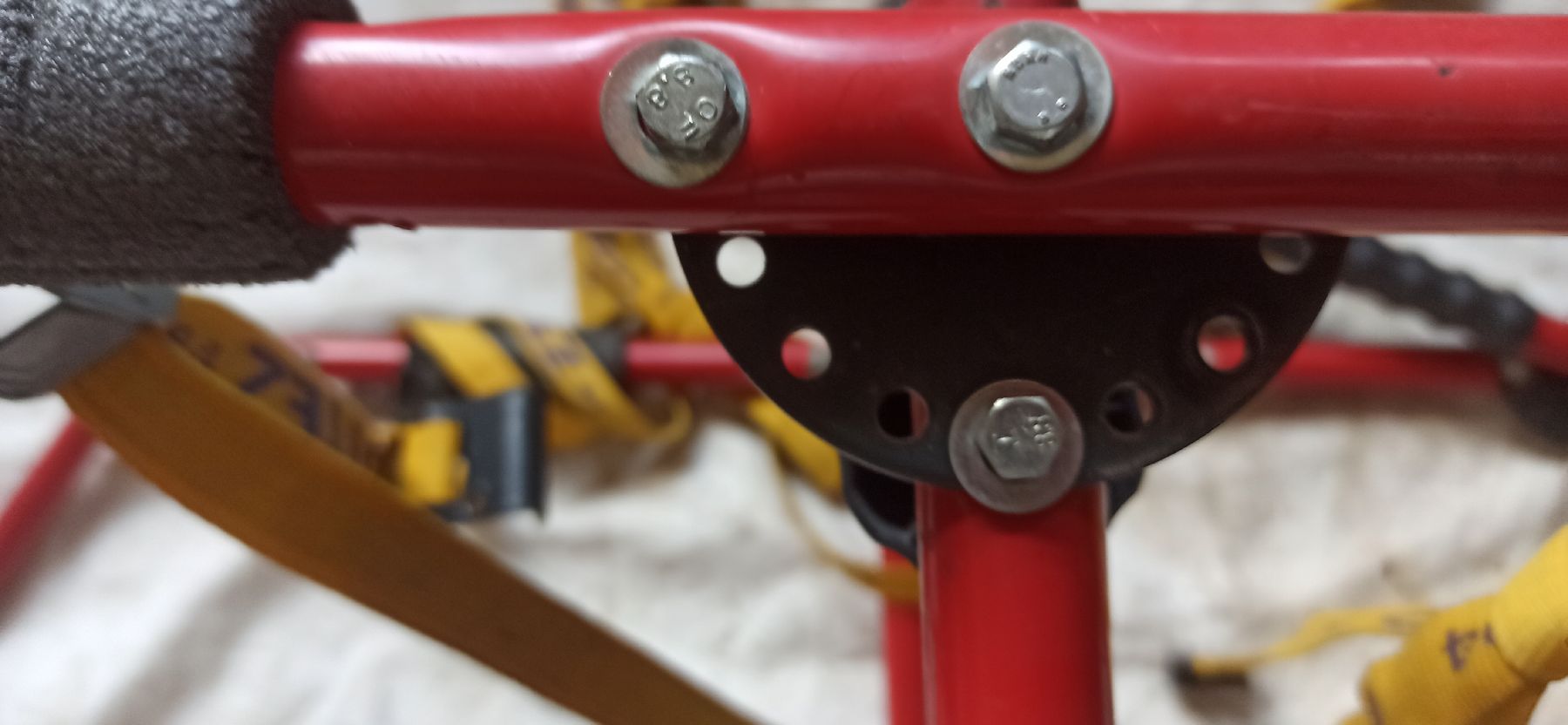 Ersatzteile: Porte-vélo rouge réglable  – Gebraucht aus Leysin von mostroboy 3