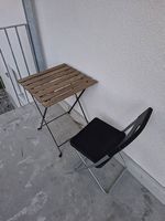 Stuhl und Tisch 