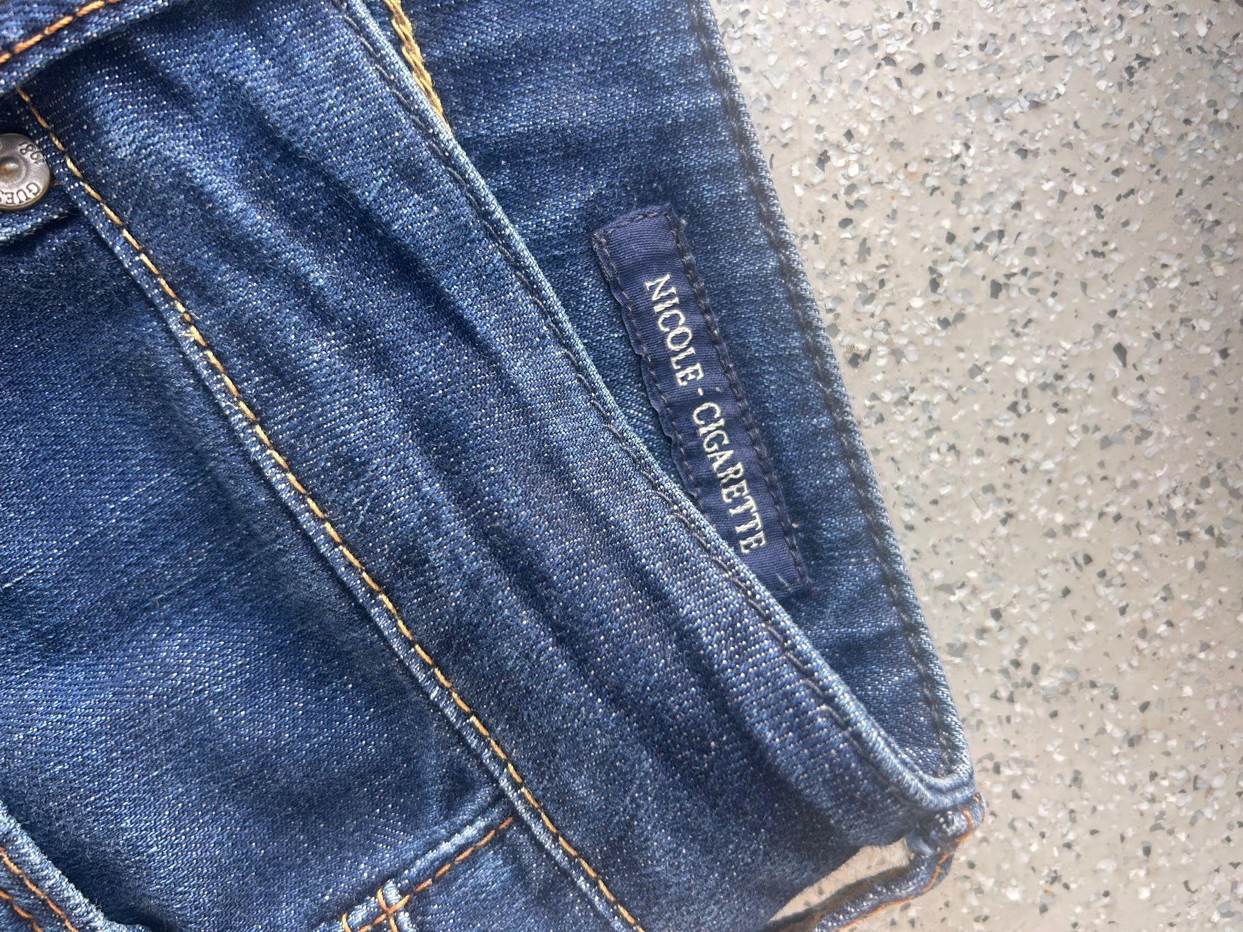 Guess Jeans: Damen Jeans GUESS – Usato da Bern venduto da 44RewornHunter 3