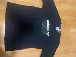 Schwarzes Adidas T-Shirt