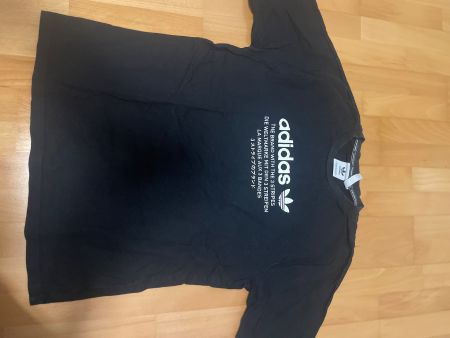 Schwarzes Adidas T-Shirt