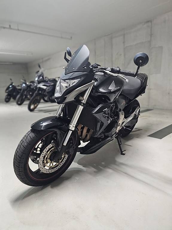 Strada: HONDA HORNET 600 – Usato da Genève venduto da Trunigram