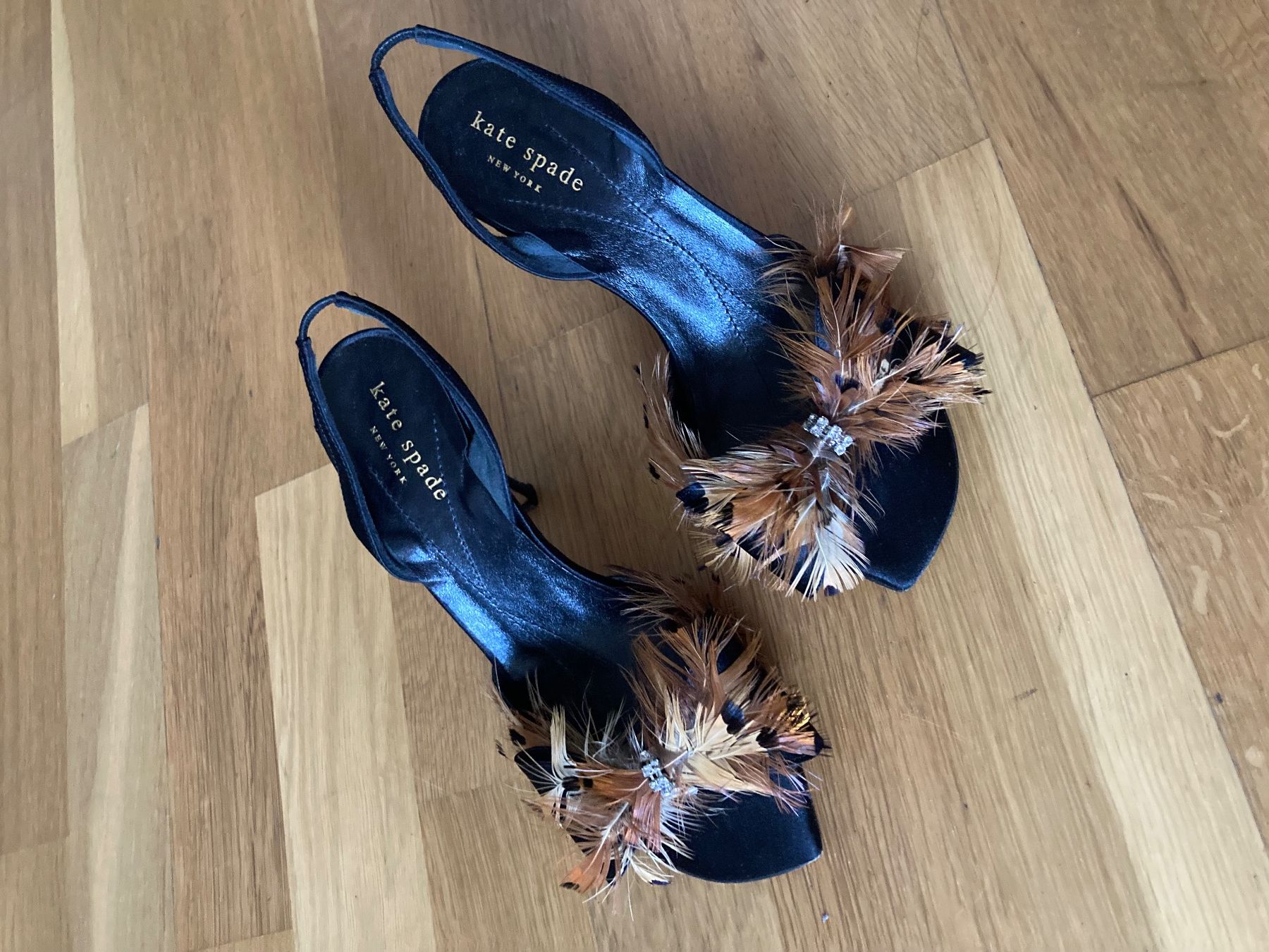 Kate Spade Scarpe da donna: Kate Spade Sandals with Feathers,  36 – Usato da Luzern venduto da AM2nd 2