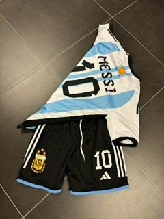 Canottiere & Pantaloni: Argentinien Trikot "MESSI" 164 – Usato da Gommiswald venduto da Anika6 1