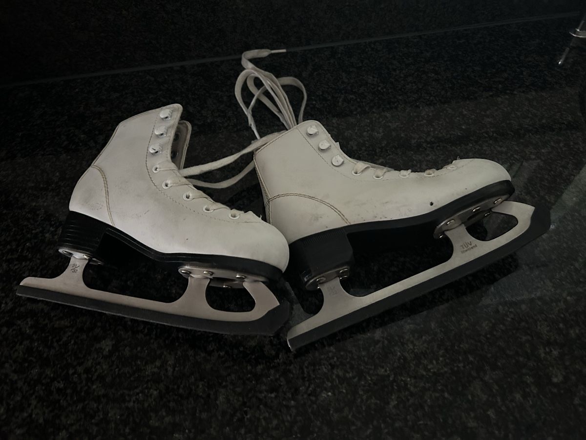Pattini da ghiaccio: Schlittschuhe Grösse 33/34 – Usato da Luzern venduto da HuberRenat