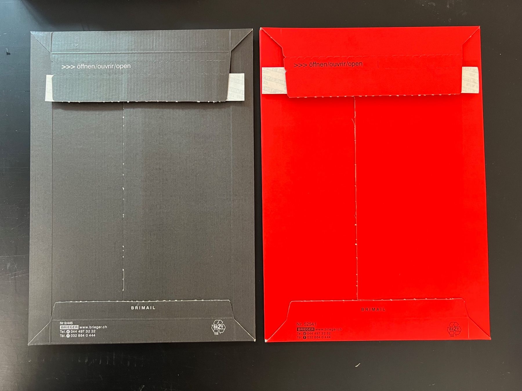 Buste & buste per spedizione: Kuvert B4 Karton-Kuvert, anthrazit und rot ca. 160 Stück – Nuovo (secondo la descrizione) da Wädenswil venduto da fruitgarden