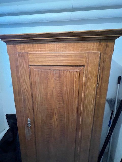 Armadi: Alter Holzschrank – Usato da Winterthur venduto da woodenhiller68 6