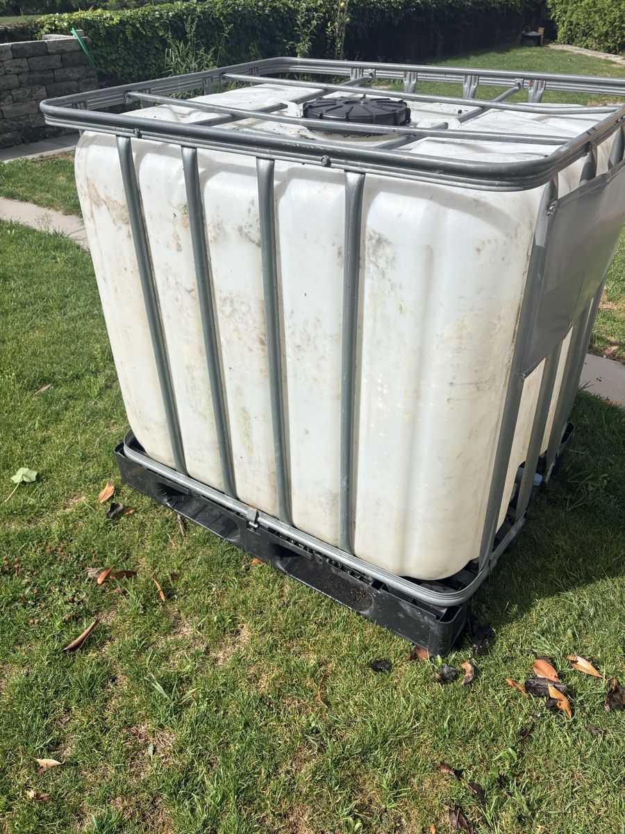 Abbeveratoi e trogoli: Wassertank 1000 Liter – Usato da Hombrechtikon venduto da Bruenel 1