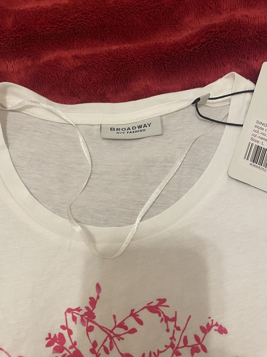 T-shirt: T Shirt – Nuovo (secondo la descrizione) da Berikon venduto da TheMangle 2