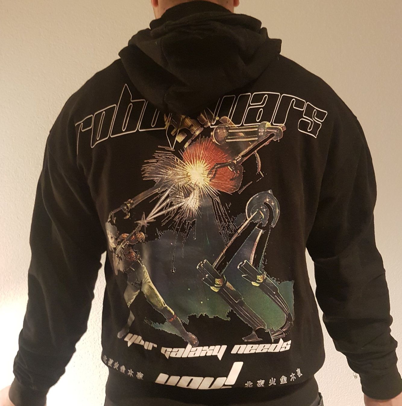 Maglioni & Felpe: Hoodie/Pullover von Night Addict schwarz Grösse M – Usato da Bern venduto da melaniezurbuchen 1