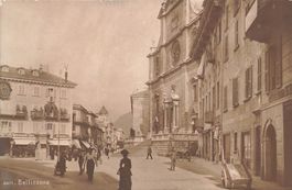 Bellinzona TI centro storico Piazza Collegiata animata