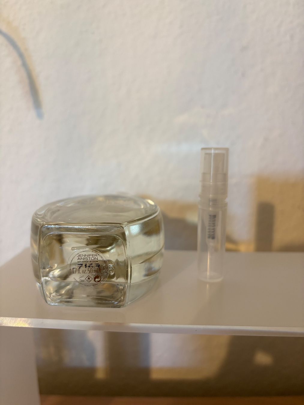 Parfums & Eau de Toilette: Solstice Bloom Jennifer Aniston EDP 2ML Abfüllung – D'occasion à Zürich par deruja 1