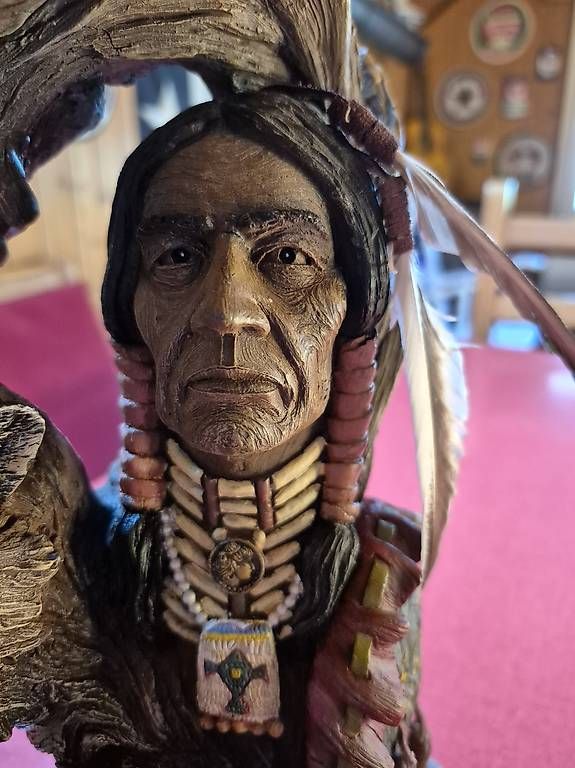 Statuette: Indianer Skulptur – Usato da Oberhofen Thun'see venduto da luckenbach 1