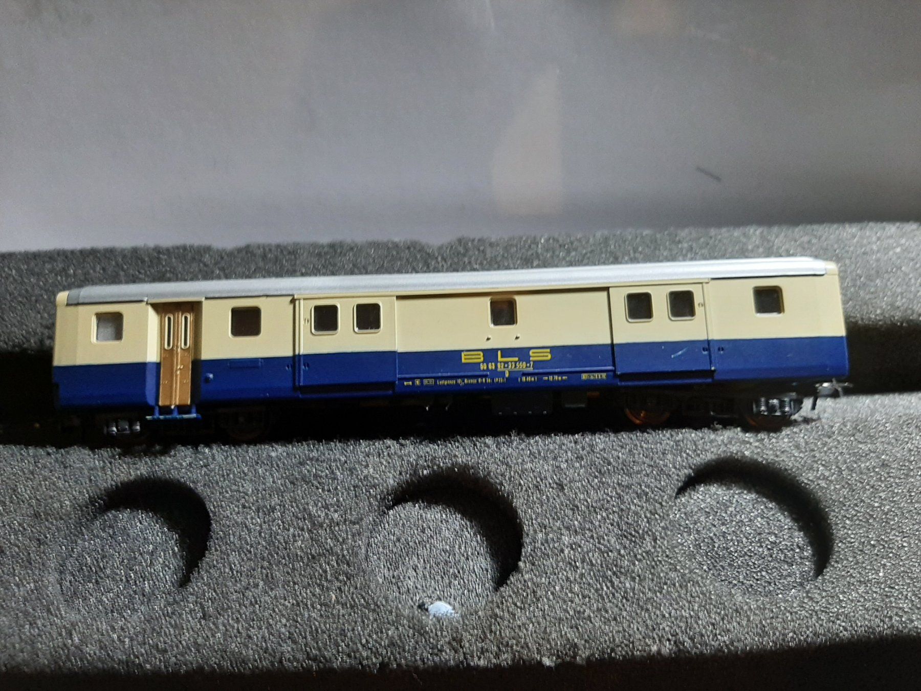 Roco Modelleisenbahnen: ROCO BLS 50 63 92-33 550-7 – Gebraucht aus Avully von RIVALIS 1