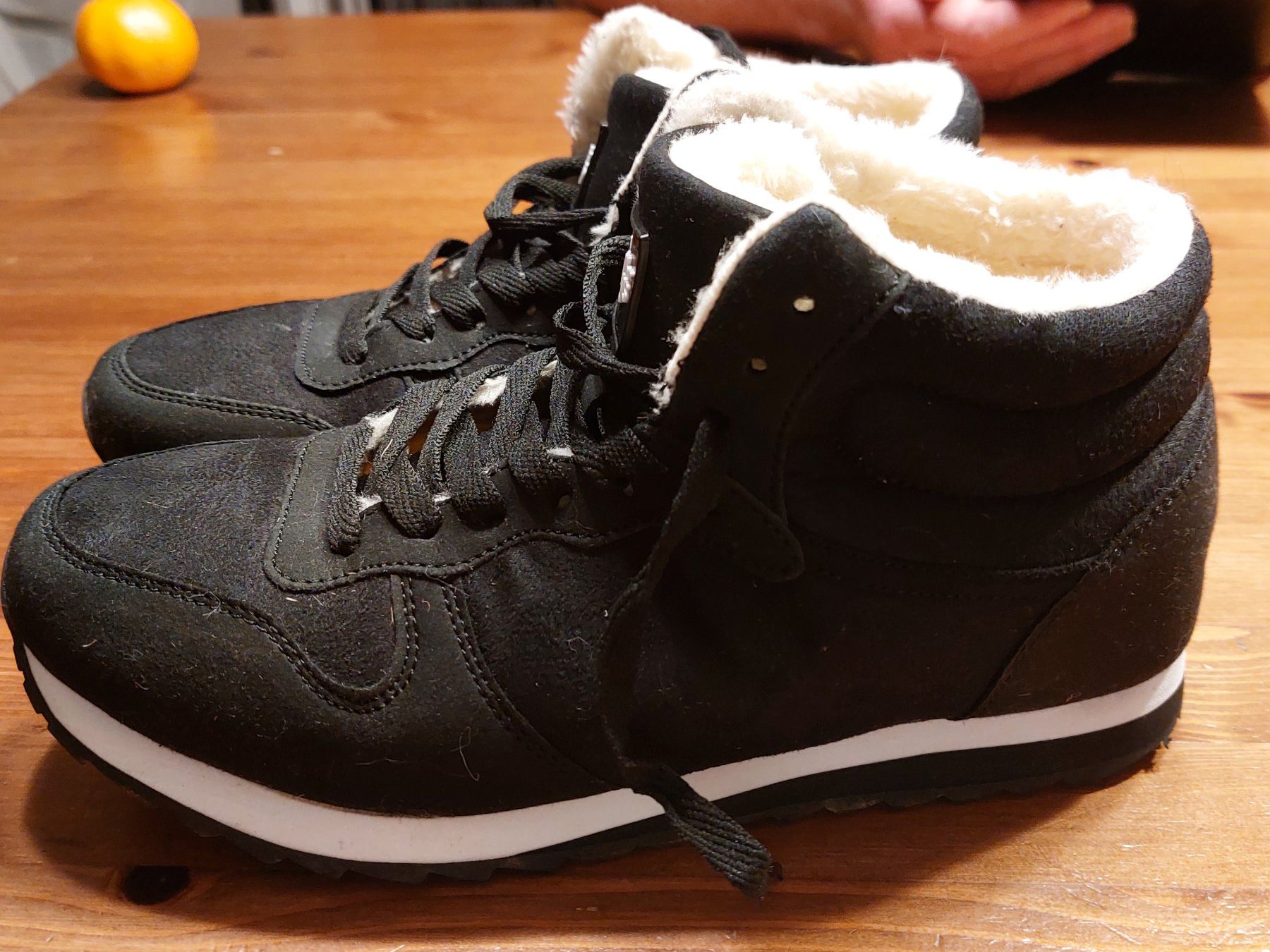 Scarpe da uomo: TeddySneaker Schwarz Unisex – Usato da Samstagern venduto da Bladetigi 5