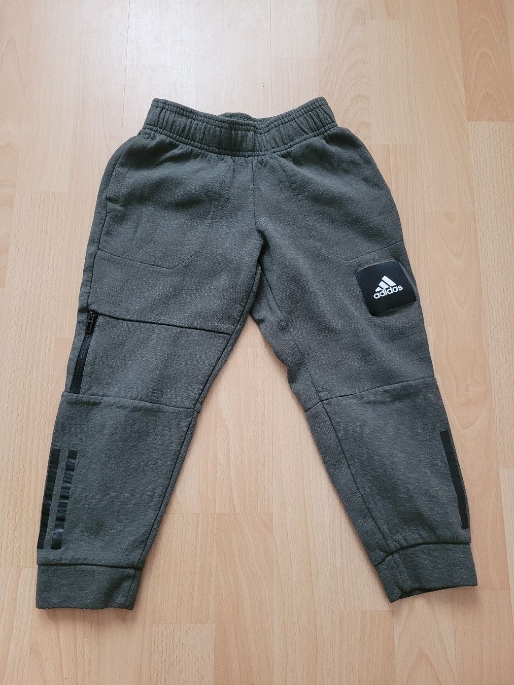 Adidas Pantaloni: Hose Adidas gr. 116 – Usato da Inwil venduto da Flower2325
