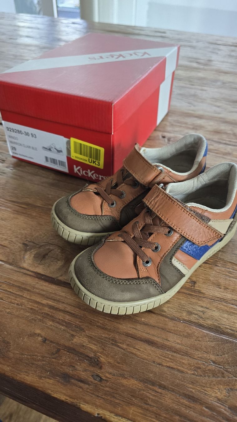 Kickers Scarpe per ragazzi: KicKers Halbschuhe Gr. 29 – Usato da Muri AG venduto da pneu1234