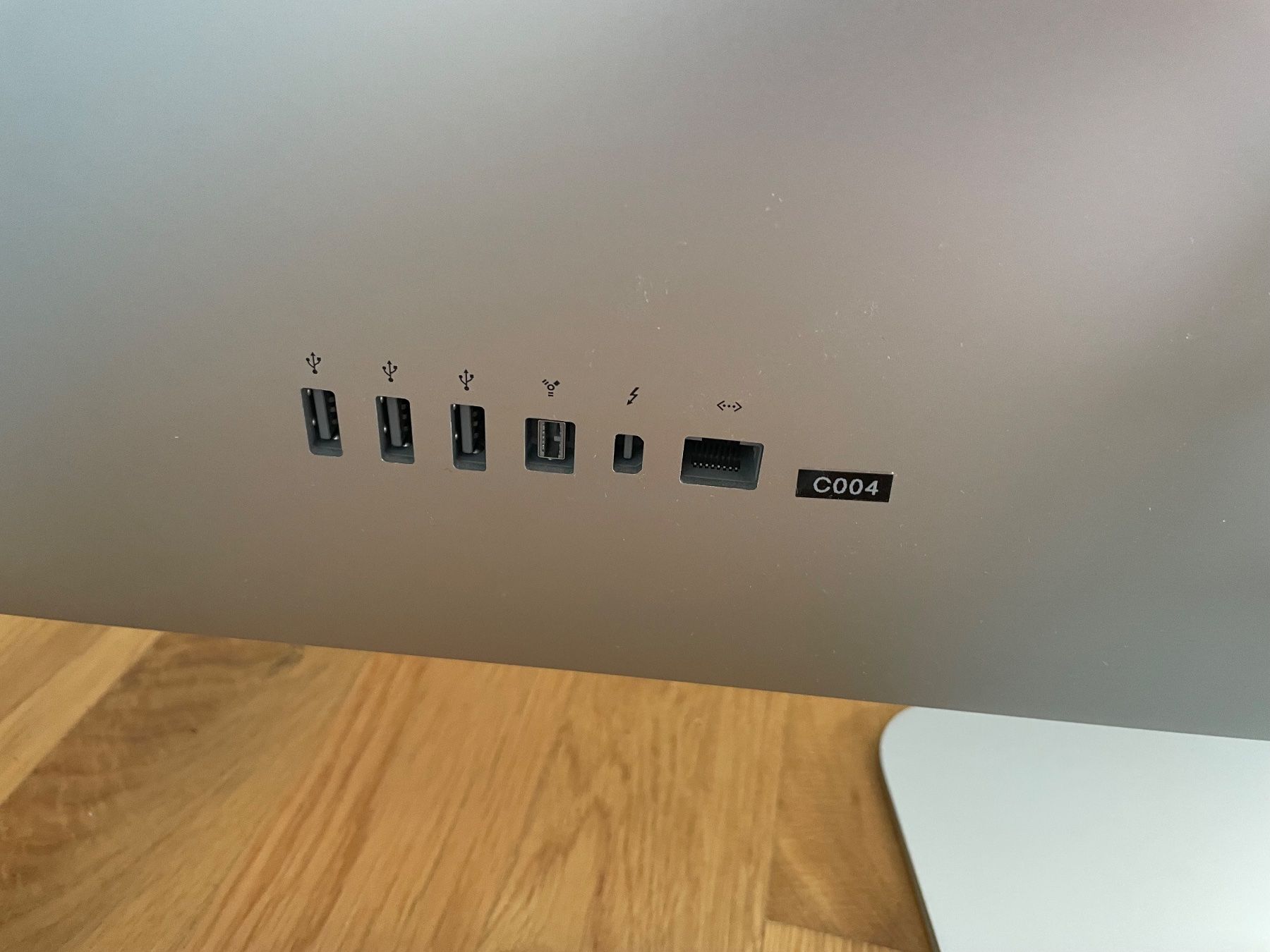 Apple Monitor: Apple Thunderbolt Display 27" – Usato da Luzern venduto da sam_z25t 3