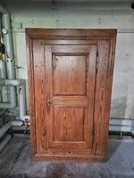Antiker Weichholzschrank