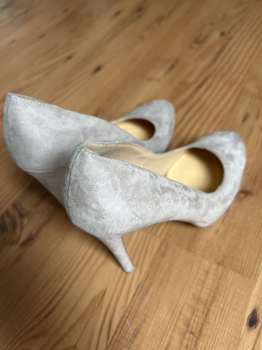Chaussures femmes: Bata High Heels beige Grösse 37 – D'occasion à Hausen AG par cele01 5