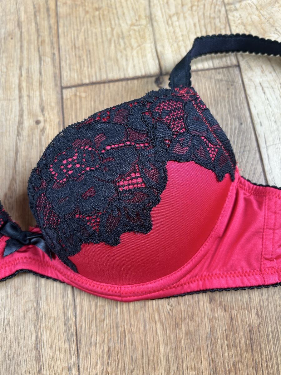H&M Altra biancheria intima: Roter BH mit Spitze, Grösse 75A von H&M – Usato da Frauenfeld venduto da jae_vs6j 1