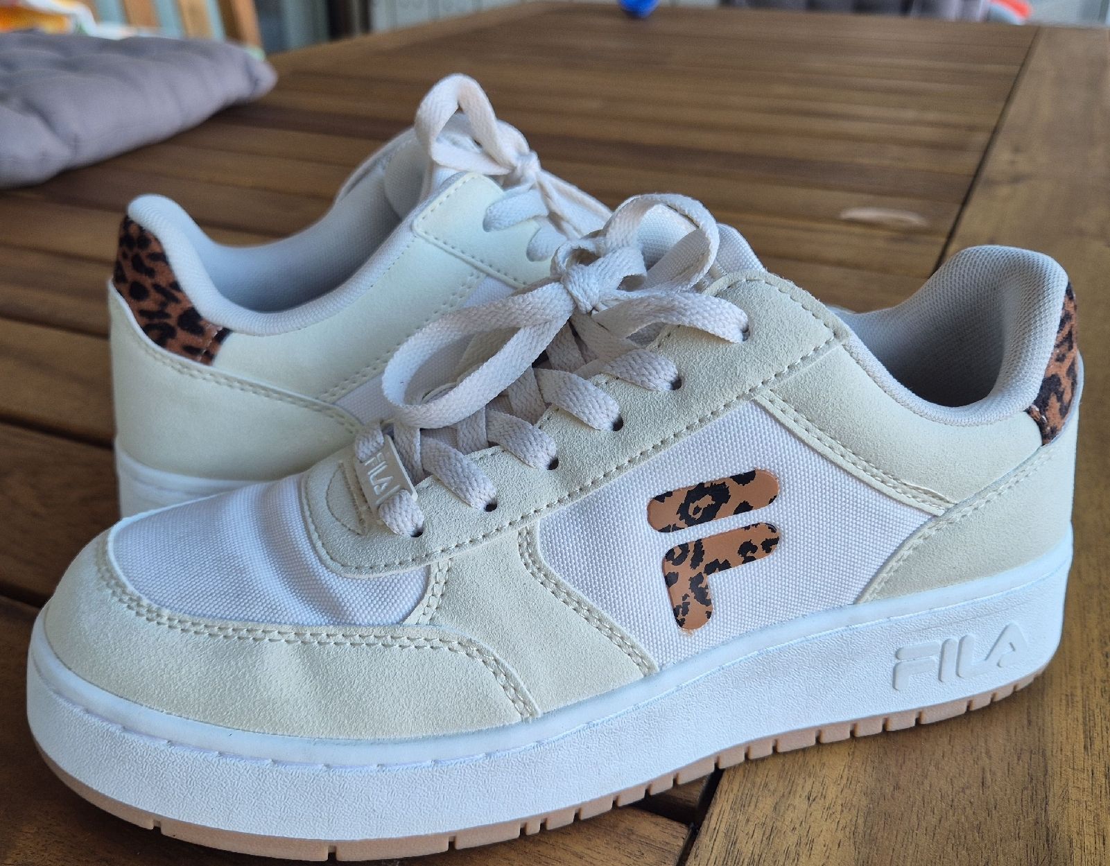 Fila Damenschuhe: Fila Sneaker beige mit Leopardenmuster  – Gebraucht aus Aarau von LtotheE