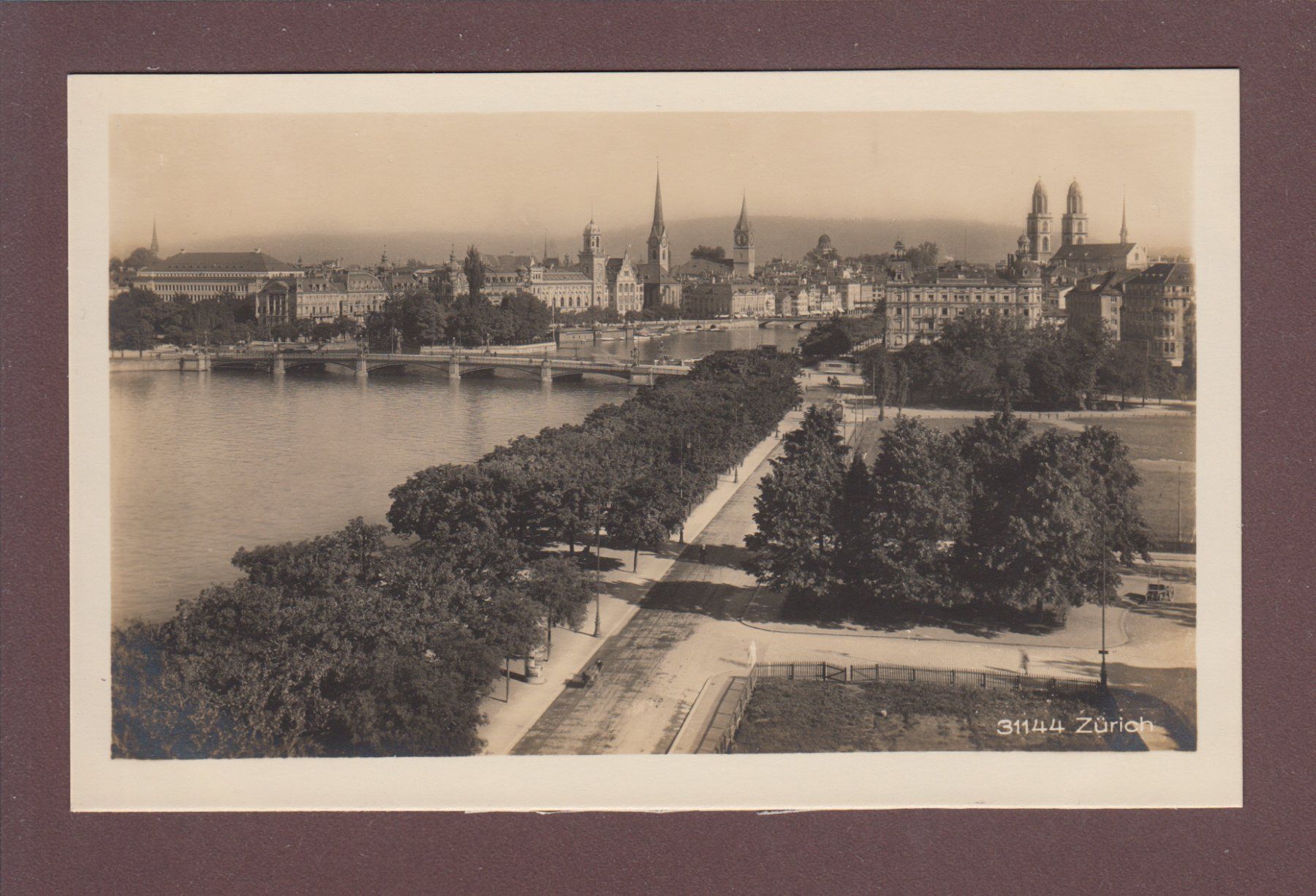Cartoline postali: ZÜRICH - Quai – Usato da Pully venduto da nicecards