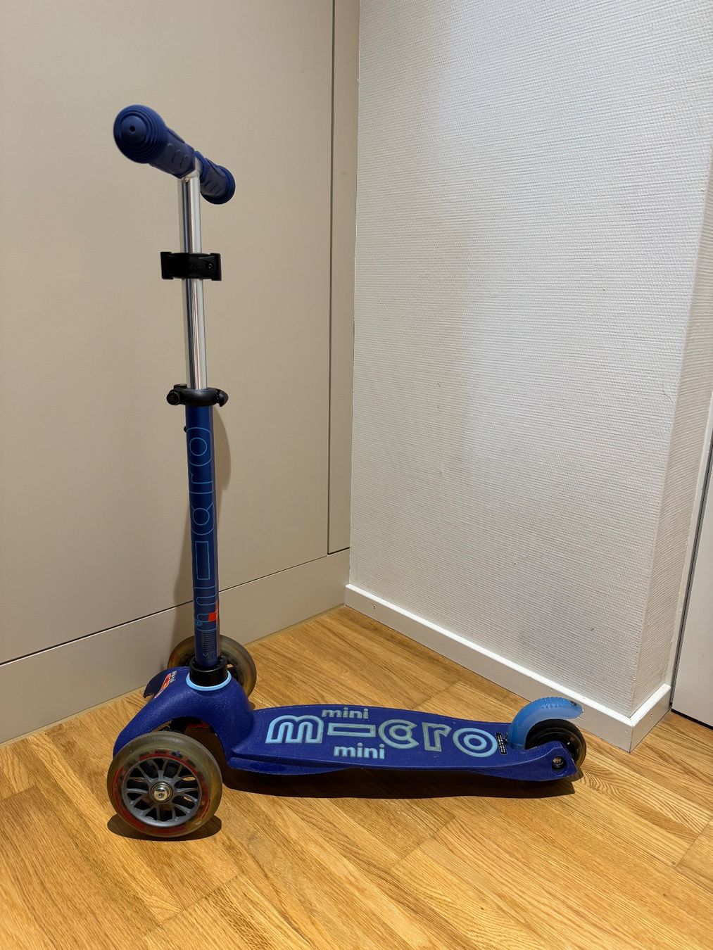 Micro Kickboard: micro mini Roller Trottinett blau – Gebraucht aus Gommiswald von S-Racer-S