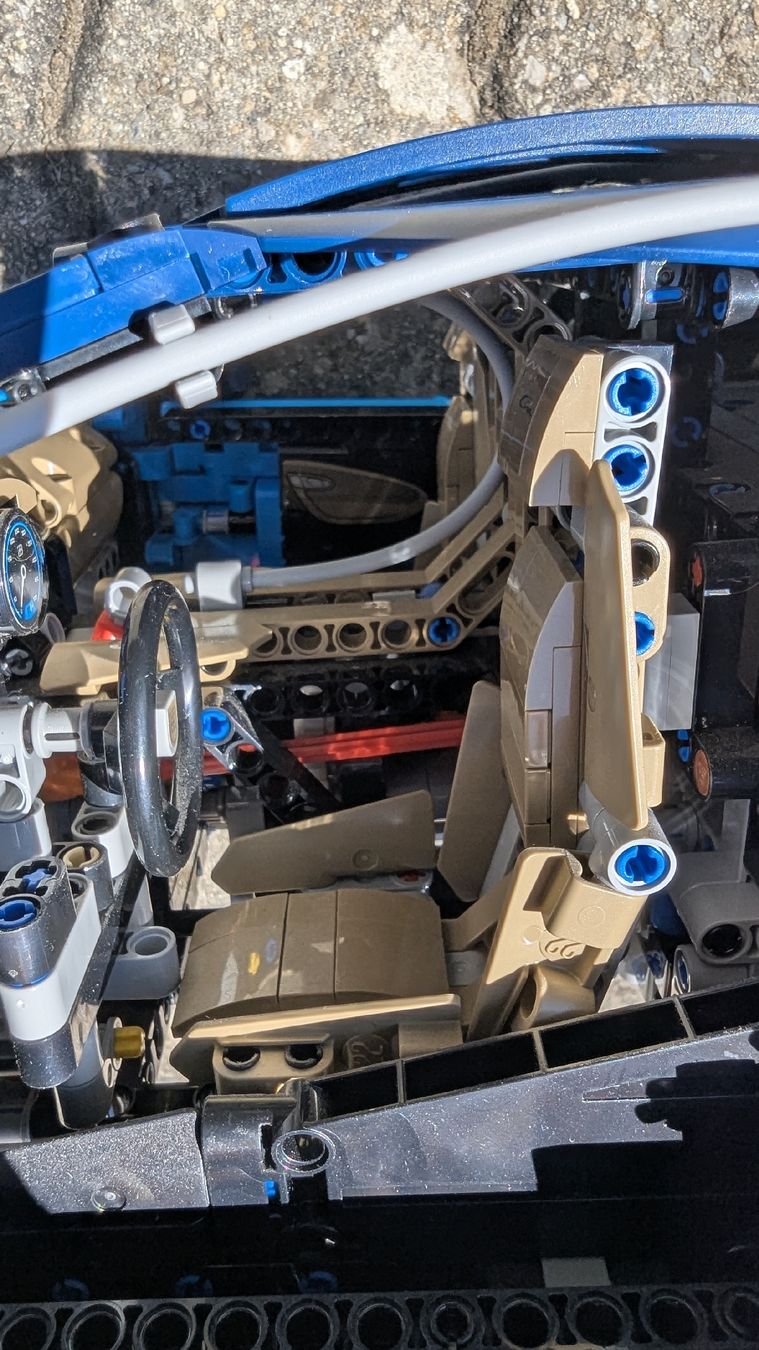 Lego Baukästen: Lego - Bugatti Chiron – Neu (gemäss Beschreibung) aus Lyss von 3250er 7