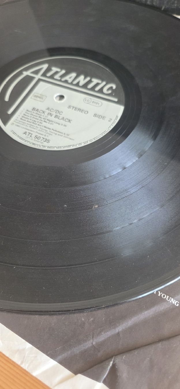 Dischi in vinile: AC/DC - Back In Black,Poor – Usato da Yvonand venduto da RF-VINYL 3